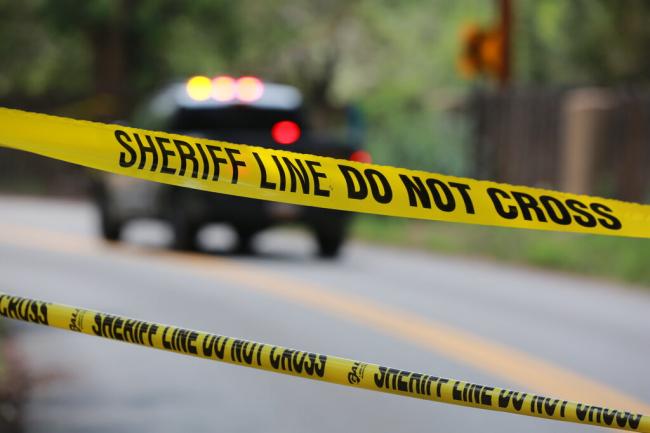 加州华男闯入民宅 枪杀妻子家人后饮弹自尽