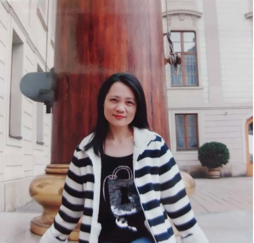 言情小说家席绢宣布封笔 《最后一封情书》疯传 言情小说家席绢宣布封笔 《最后一封情书》疯传