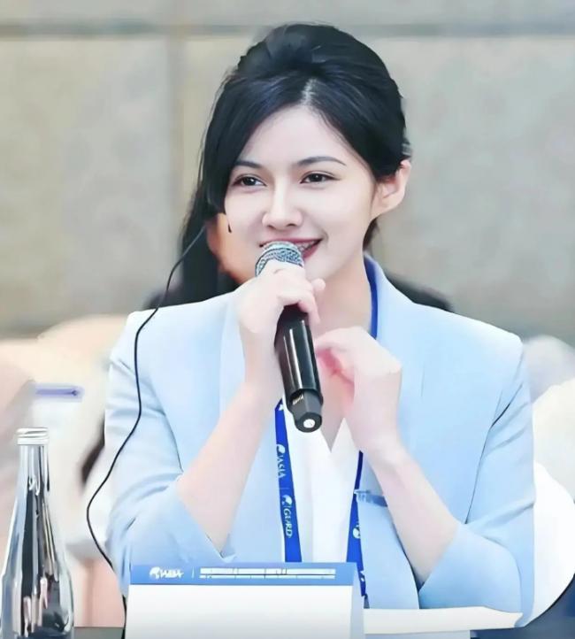 霸王茶姬创始人与“最美光二代”结婚