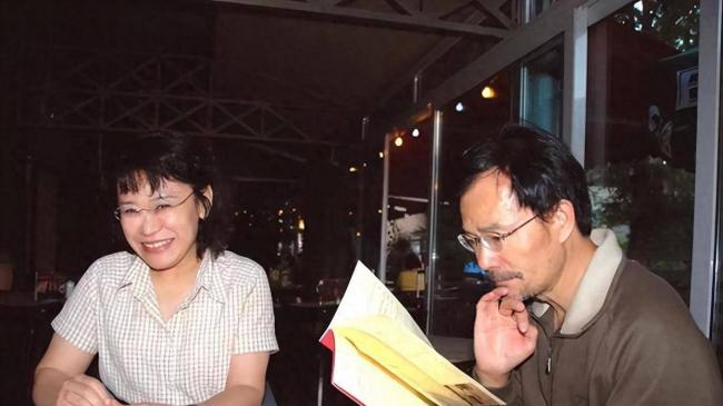 当年高材生王佐良娶瘫痪的张海迪 现况如何 当年高材生王佐良娶瘫痪的张海迪 现况如何