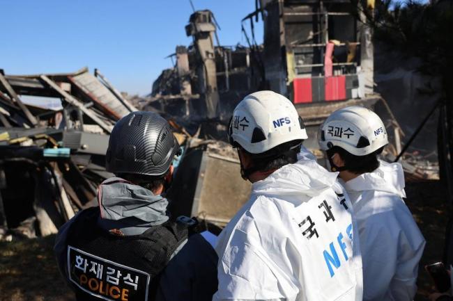 亚洲规模最大时尚物流中心火灾烧了60小时