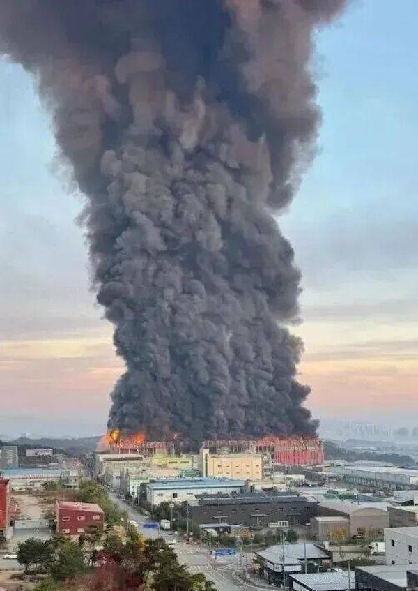 亚洲规模最大时尚物流中心火灾烧了60小时