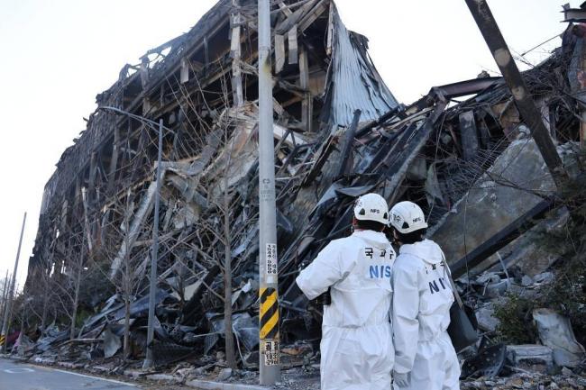 亚洲规模最大时尚物流中心火灾烧了60小时