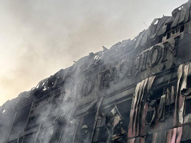 亚洲规模最大时尚物流中心火灾烧了60小时