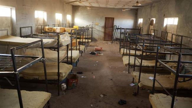 歹徒竟“持枪掳走”227名师生