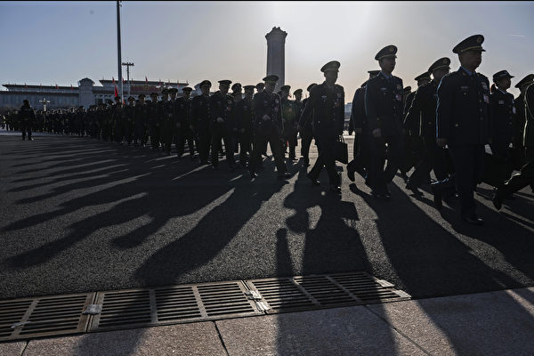 “军老虎”成群 包围习近平 “军老虎”成群 包围习近平