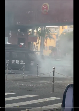 广西北海轿车冲撞政府大门 消息遭封杀 广西北海轿车冲撞政府大门 消息遭封杀