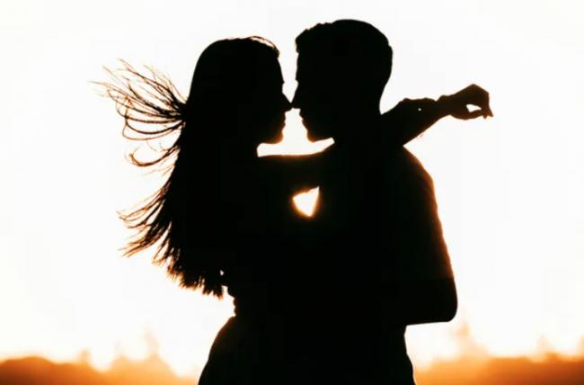 55岁人妻抛夫弃子重投校园旧爱怀抱 结果惨了 55岁人妻抛夫弃子重投校园旧爱怀抱 结果惨了