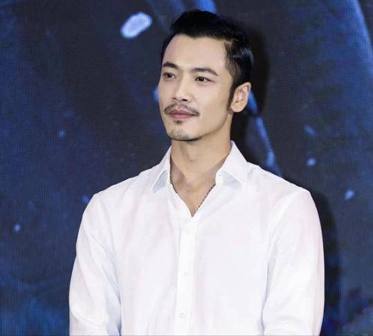 妻子是王姬之女,父亲是昔日央视一哥 妻子是王姬之女,父亲是昔日央视一哥