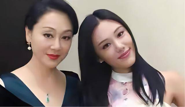 妻子是王姬之女,父亲是昔日央视一哥 妻子是王姬之女,父亲是昔日央视一哥