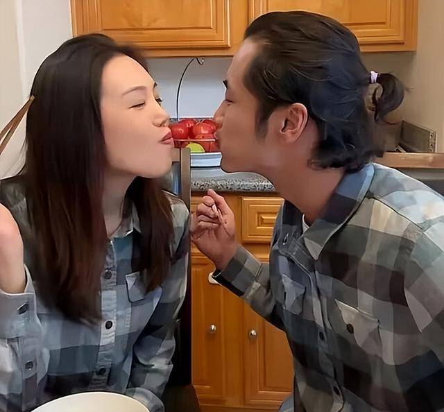 妻子是王姬之女,父亲是昔日央视一哥 妻子是王姬之女,父亲是昔日央视一哥