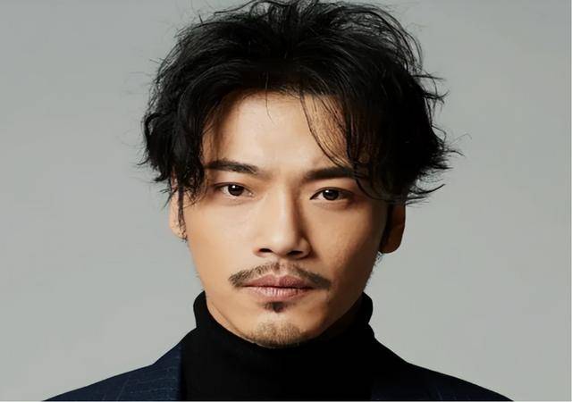 妻子是王姬之女,父亲是昔日央视一哥 妻子是王姬之女,父亲是昔日央视一哥