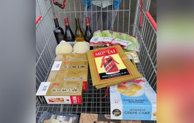 这里的茅台酒便宜？ 华人一口气买了4瓶