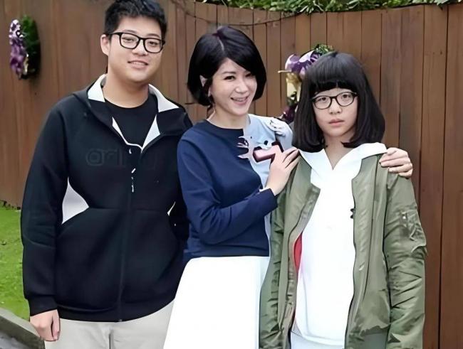 著名音乐人送医画面曝光,成植物人三年身形消瘦 著名音乐人送医画面曝光,成植物人三年身形消瘦