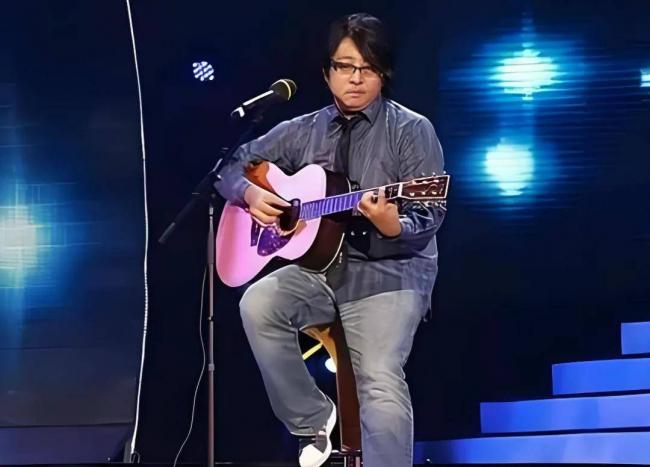 著名音乐人送医画面曝光,成植物人三年身形消瘦 著名音乐人送医画面曝光,成植物人三年身形消瘦