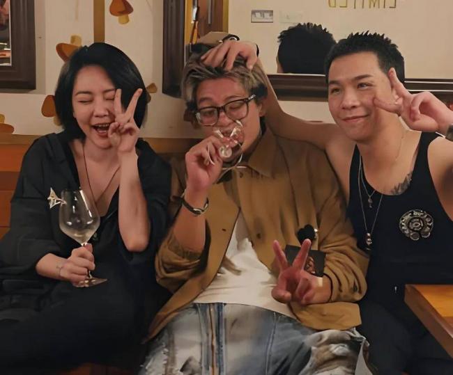 著名音乐人送医画面曝光,成植物人三年身形消瘦 著名音乐人送医画面曝光,成植物人三年身形消瘦