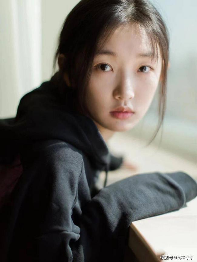 热搜炸了：曝女星霸道有洁癖，童谣被打哭