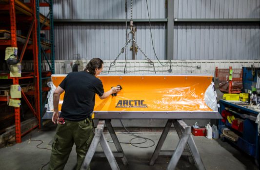 川普关税将加拿大制造业挤压崩溃 4真实案例 川普关税将加拿大制造业挤压崩溃 4真实案例