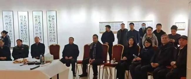 杨振宁逝世后翁帆首度参加活动 翁母陪同心事重重 杨振宁逝世后翁帆首度参加活动 翁母陪同心事重重