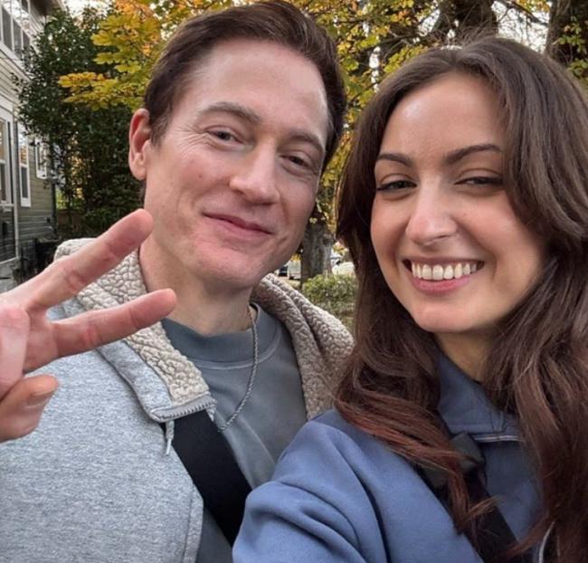 追求长生不老的亿万富翁公开小18岁女友 追求长生不老的亿万富翁公开小18岁女友