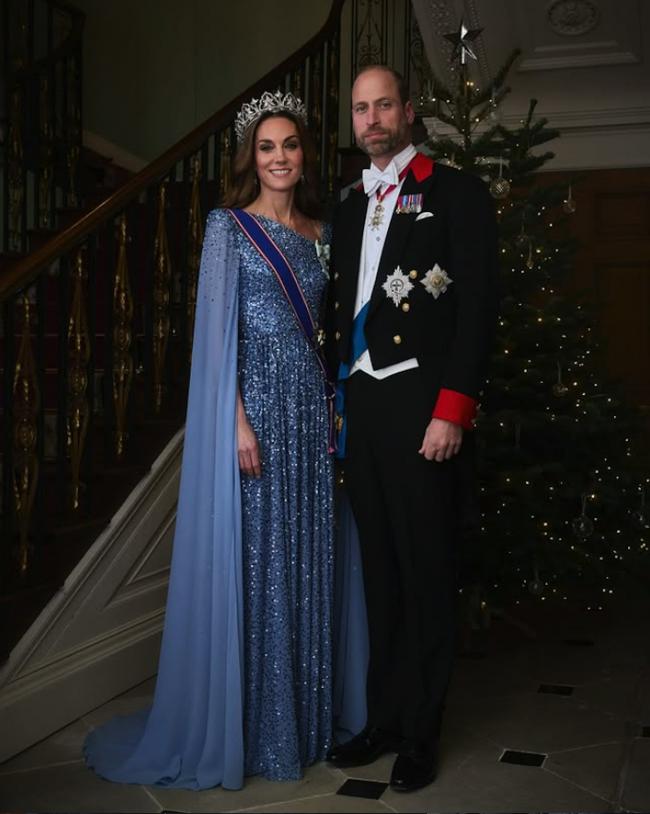 见外宾，凯特闪亮登场 首戴172年传世冠冕