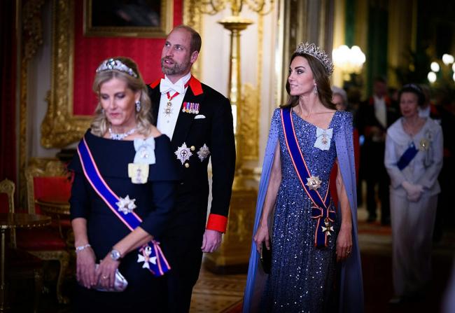 见外宾，凯特闪亮登场 首戴172年传世冠冕