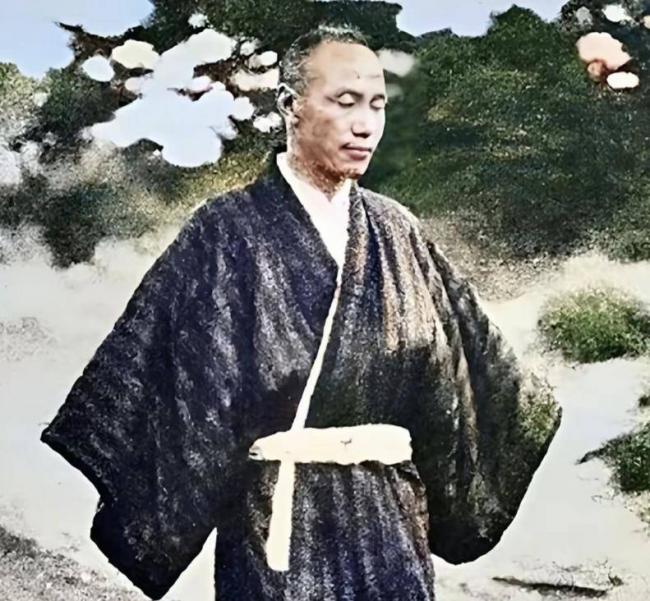 老蒋20岁时照片,很罕见,还留着辫子 老蒋20岁时照片,很罕见,还留着辫子