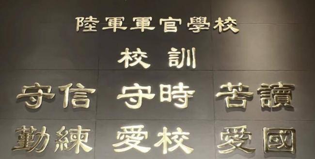 老蒋20岁时照片,很罕见,还留着辫子 老蒋20岁时照片,很罕见,还留着辫子