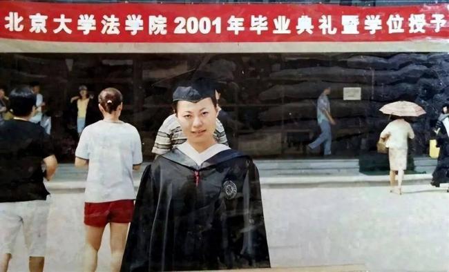 辍学考上北大 24岁葬于八宝山 撒贝宁含泪致悼词 辍学考上北大 24岁葬于八宝山 撒贝宁含泪致悼词