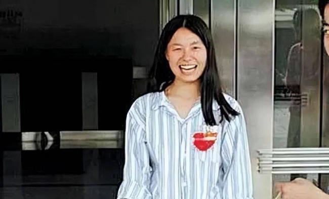 辍学考上北大 24岁葬于八宝山 撒贝宁含泪致悼词 辍学考上北大 24岁葬于八宝山 撒贝宁含泪致悼词