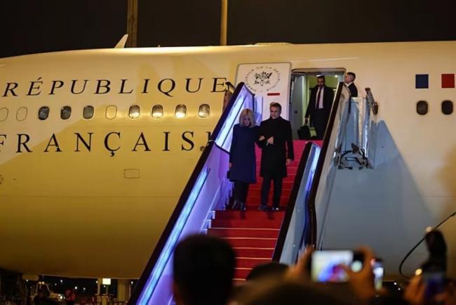 马克龙真抗冻 穿短裤成都晨跑 七八个保镖排场大 马克龙真抗冻 穿短裤成都晨跑 七八个保镖排场大