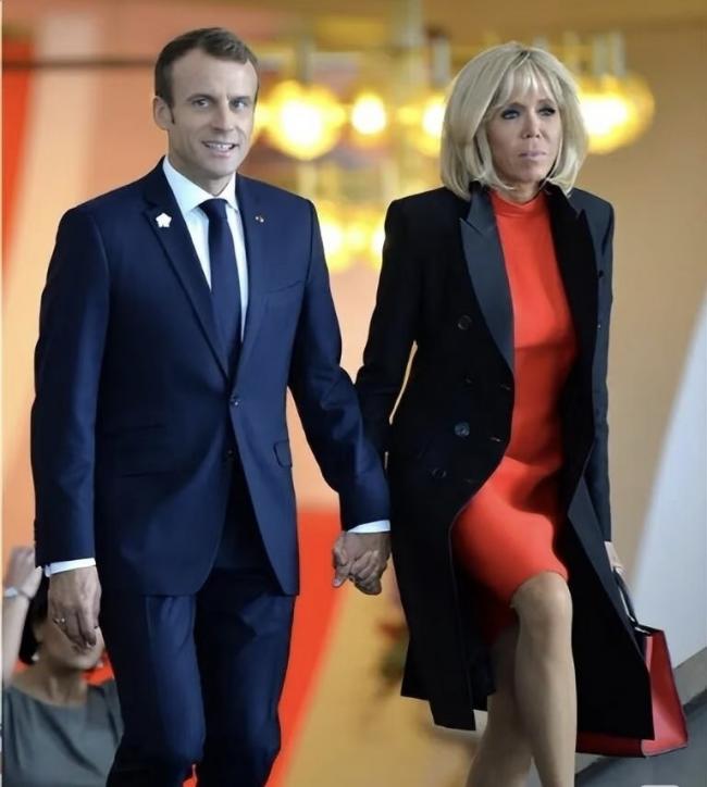 马克龙真抗冻 穿短裤成都晨跑 七八个保镖排场大 马克龙真抗冻 穿短裤成都晨跑 七八个保镖排场大