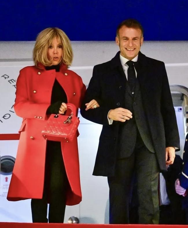 马克龙真抗冻 穿短裤成都晨跑 七八个保镖排场大 马克龙真抗冻 穿短裤成都晨跑 七八个保镖排场大