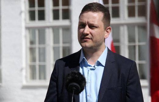 中国恶斗日本之际,他突然反水,力挺日本 中国恶斗日本之际,他突然反水,力挺日本