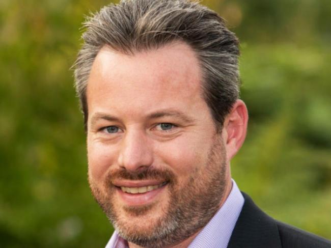 BC保守党24小时极限内讧:逼宫、双党魁同场对坐 BC保守党24小时极限内讧:逼宫、双党魁同场对坐