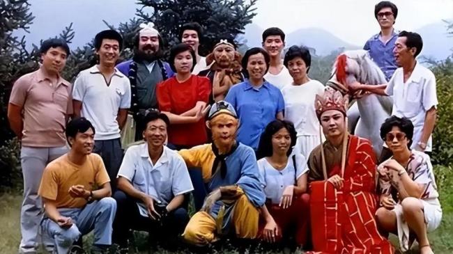 86版《西游记》罕见杀青照曝光 网友的点评绝了 86版《西游记》罕见杀青照曝光 网友的点评绝了