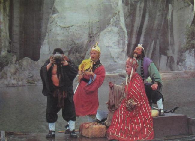 86版《西游记》罕见杀青照曝光 网友的点评绝了 86版《西游记》罕见杀青照曝光 网友的点评绝了