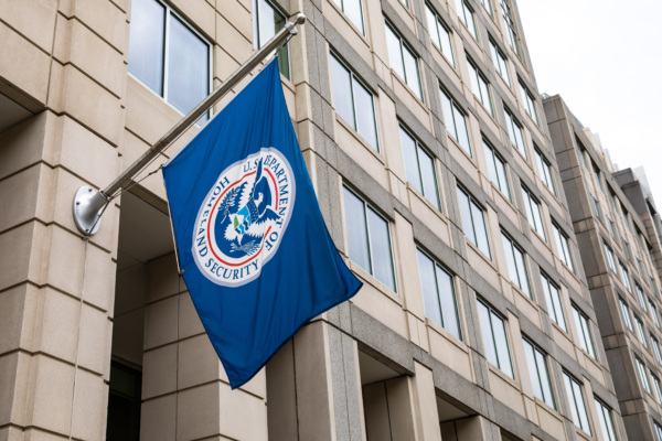 美移民局宣布 设立移民审查中心 美移民局宣布 设立移民审查中心