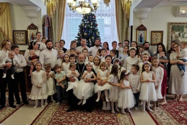 生育18个孩子，俄“超级母亲”离世，年仅59岁