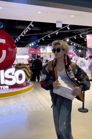 “中国首富之子”大闹曼谷 网友们却纷纷点赞 “中国首富之子”大闹曼谷 网友们却纷纷点赞