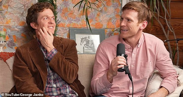 巴伦深夜电话被当众抖出,母亲梅拉尼娅暴怒 巴伦深夜电话被当众抖出,母亲梅拉尼娅暴怒