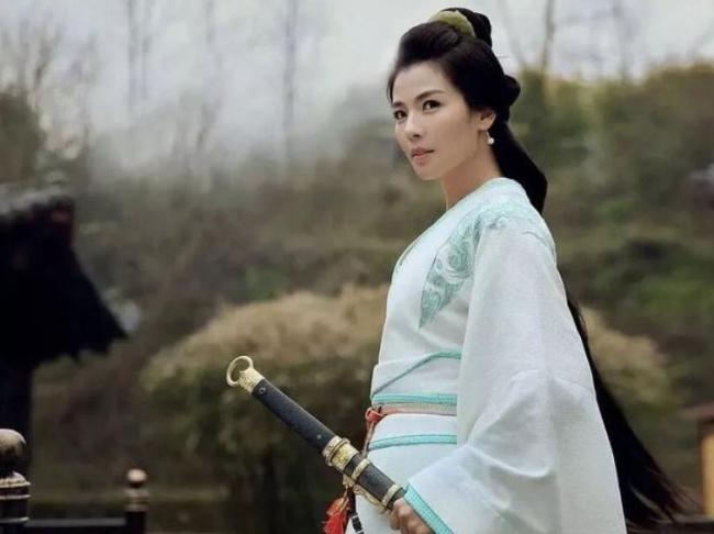 司马懿靠13岁“娇妻”一刀杀人，助他夺天下