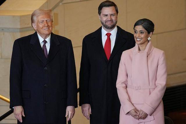 万斯被传在餐厅对妻子大喊大叫，网：情况不妙