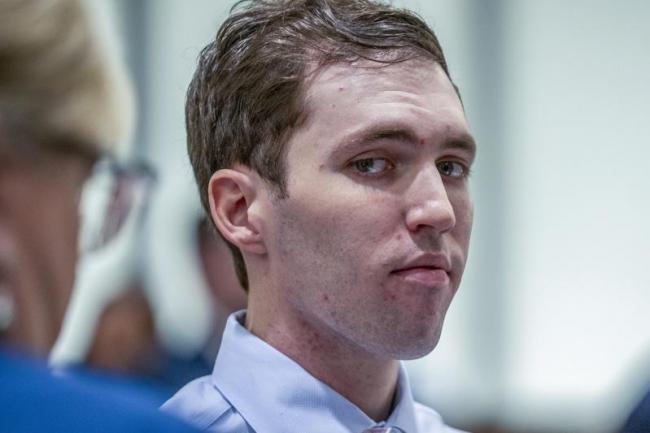 枪杀柯克凶嫌首度出庭 和他母亲表情两重天 枪杀柯克凶嫌首度出庭 和他母亲表情两重天