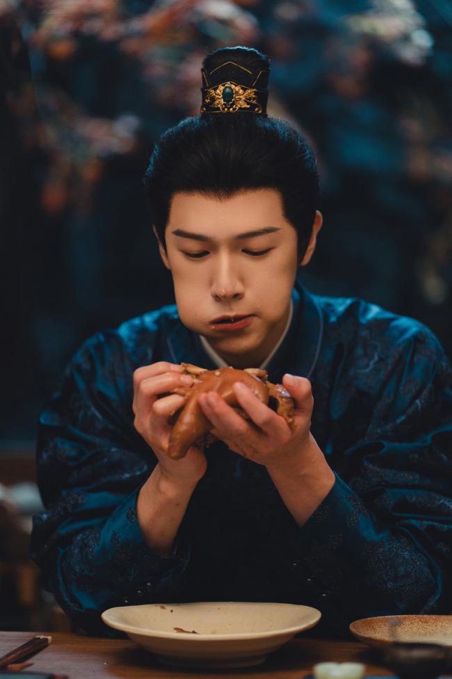 男星狂啃5只猪脚“形象全毁” 私下真实面貌遭公开 男星狂啃5只猪脚“形象全毁” 私下真实面貌遭公开