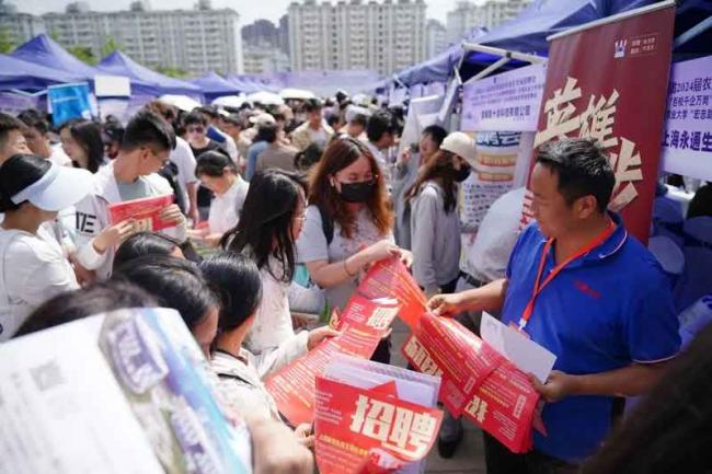 中国多校外语系停招