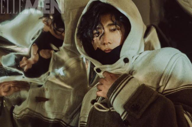 陈坤坐镇闭年刊 卷发造型文艺内敛