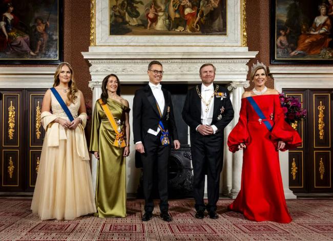 荷兰大公主惊艳国宴,大黄钻夺目,体态健壮 荷兰大公主惊艳国宴,大黄钻夺目,体态健壮