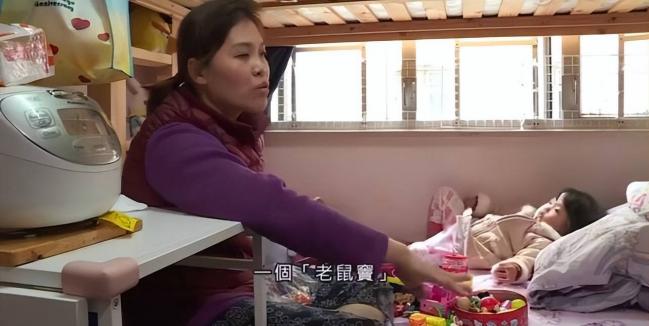 30万香港人:四口人住7平米,围在马桶边吃饭 30万香港人:四口人住7平米,围在马桶边吃饭
