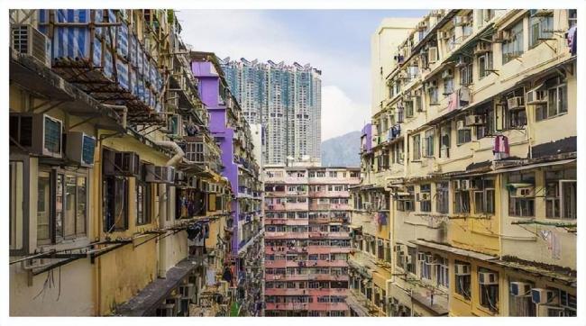 30万香港人:四口人住7平米,围在马桶边吃饭 30万香港人:四口人住7平米,围在马桶边吃饭